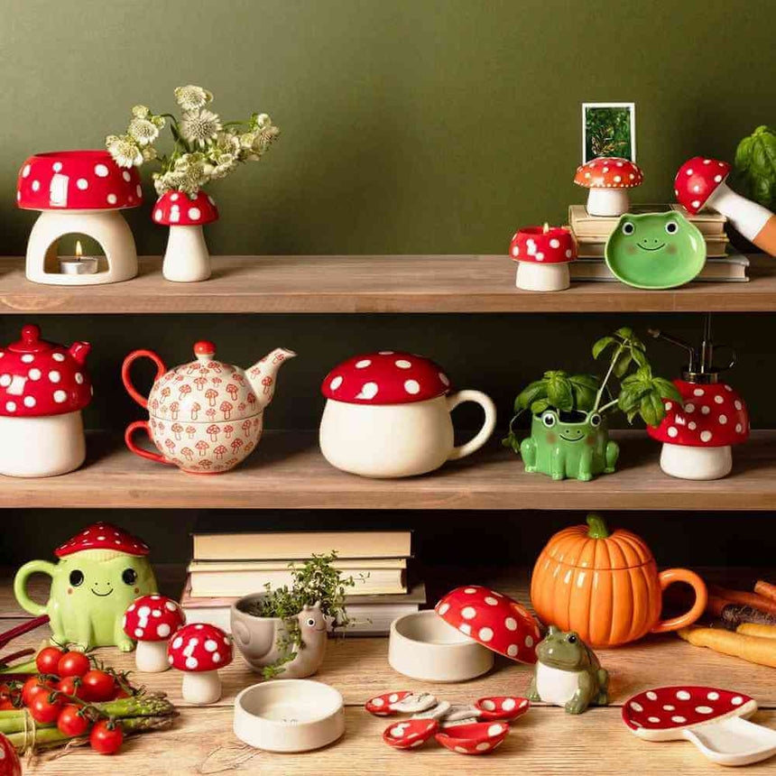 The Fashion Gift Shop: Mini Snail Planter, Small Cute Plant Pot by Sass and Belle, Pots and Planters