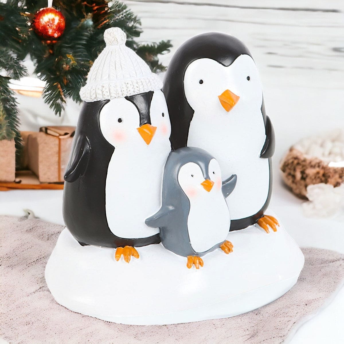 Cute Penguin Family Resin Ornament, Christmas Decorations.