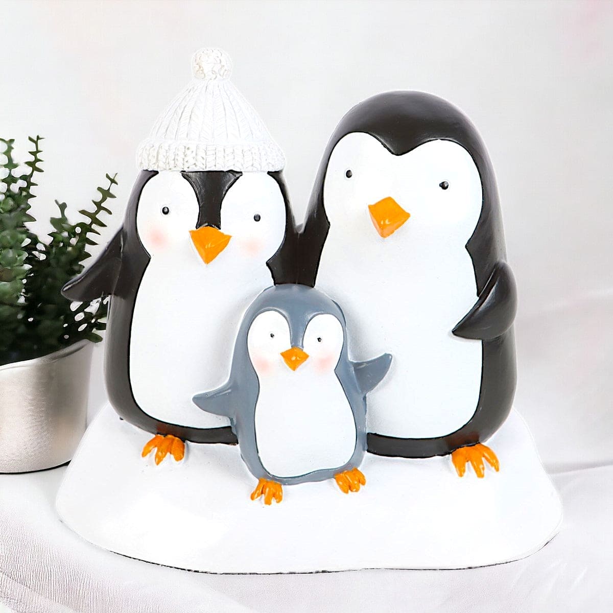 Cute Penguin Family Resin Ornament, Christmas Decorations.