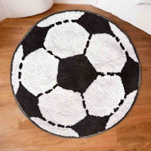 Round football-shaped rug with white soccer balls on a dark background, dashed outlines.