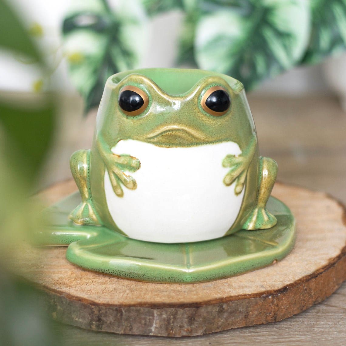 Frog Shaped Oil Burner and Wax Melter on Lily Pad.