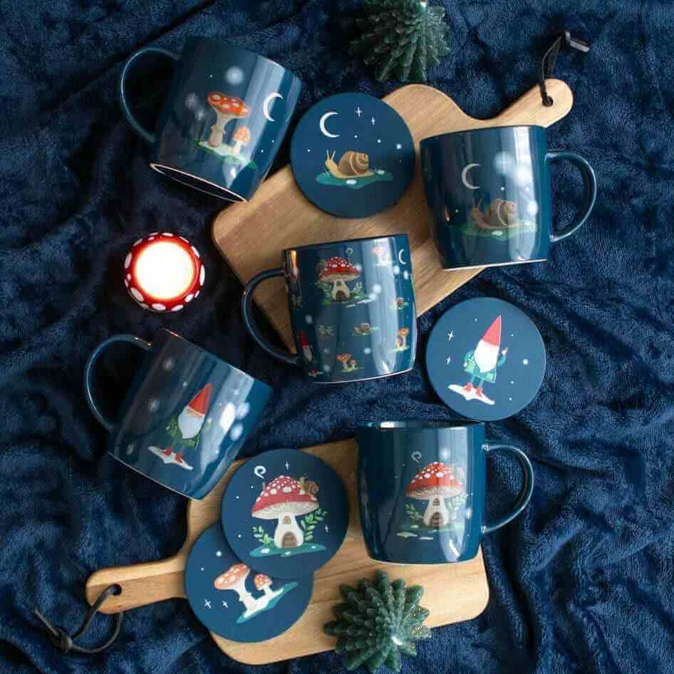 Round navy coaster with gnome scenes; includes mugs and an extra coaster on board